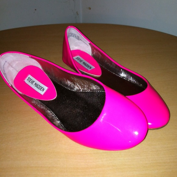 *Holding*😍Hot Pink Steve Madden Flats