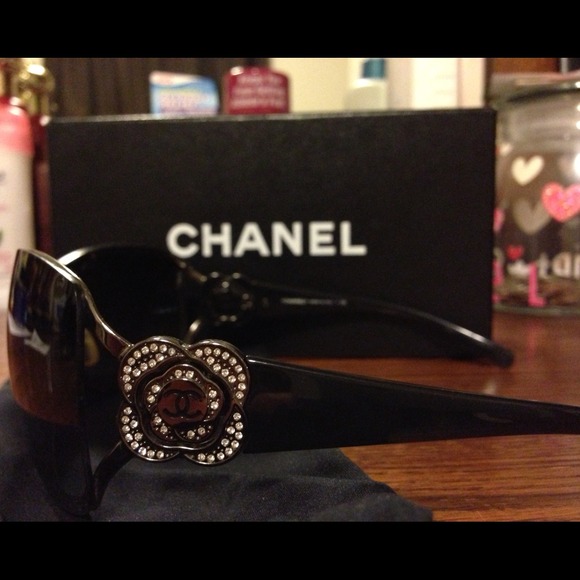 Authentic Chanel sunglasses - Picture 2 of 2