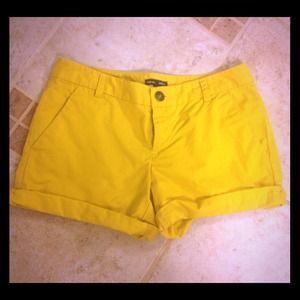 HOLD Yellow GAP Aubrey shorts