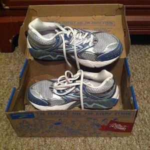 Brooks Ariel running sneakers