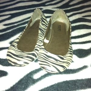 ❗Reduced❗Mossimo zebra flats