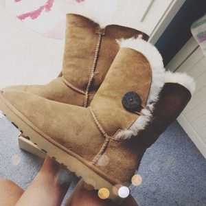 UGG Bailey Boot in Chestnut