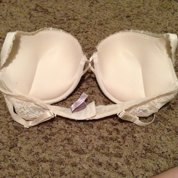 ✋Hold✋Victoria's Secret Miraculous Plunge - Picture 2 of 4