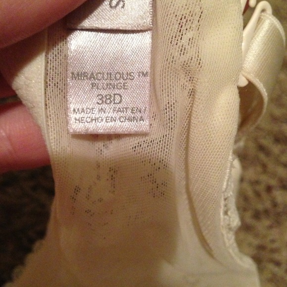 ✋Hold✋Victoria's Secret Miraculous Plunge - Picture 3 of 4