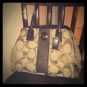Coach hand bag 100% authentic