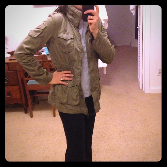 ***SOLD***Lightweight olive green military jacket