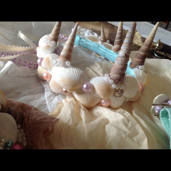 Mermaid off the Seashell Shore - Picture 3 of 4