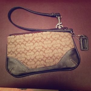 ❗️BUNDLED❗️Authentic Coach wristlet