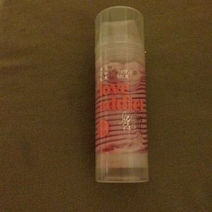 🚨🚨Sold melissadeaton🚨🚨Shimmer swirl cream! 🎀