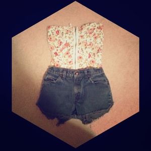 ARMY GREEN HIGH WAISTED LEVI'S SHORTS