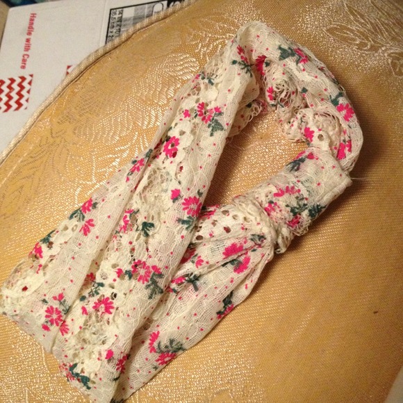 ❗Sold❗Headband - Picture 2 of 3