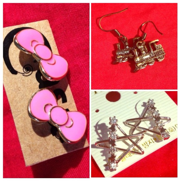 Bundle bow star train earrings