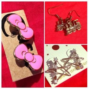 Bundle bow star train earrings