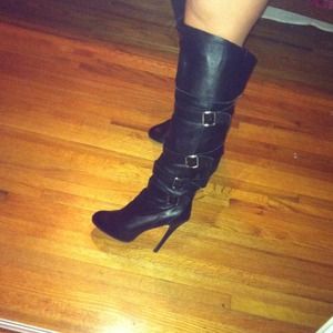BCBG 100% leather boots reserved
