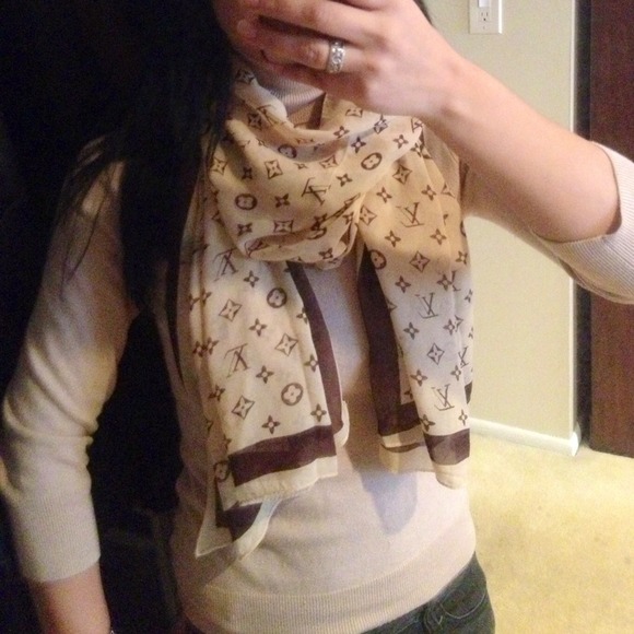 🌟Sale🌟LV logo Scarf