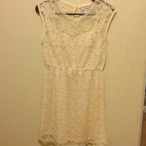 Cream lace dress 😍