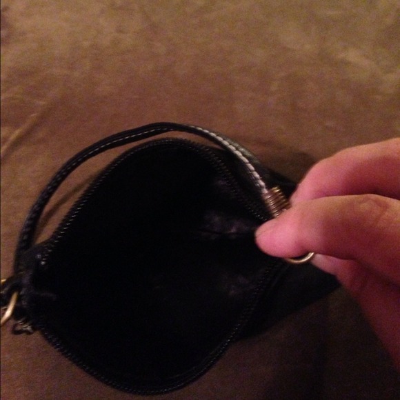 Small Black off brand wristlet - Picture 2 of 3