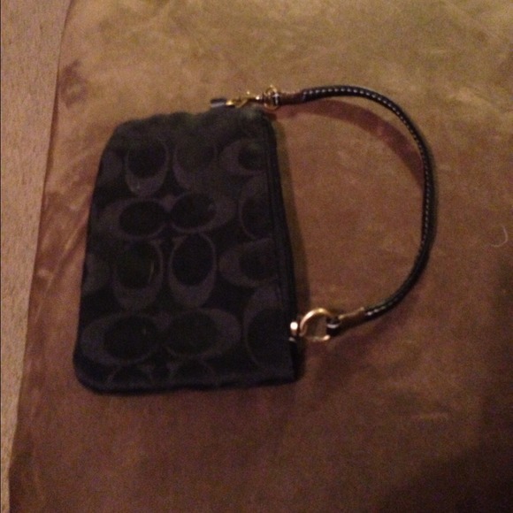 Small Black off brand wristlet - Picture 3 of 3