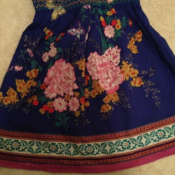 Cute summer dress or beach coverup! - Picture 2 of 2