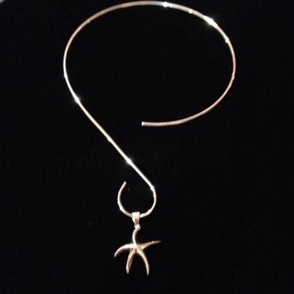 Jewelry - Silver starfish pendant