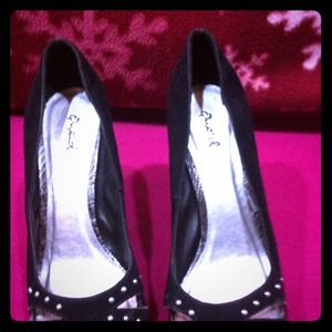 Size 10 Qupid high heels/black suede with accents