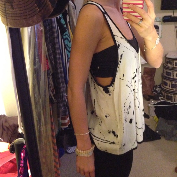 Black and white paint splattered tank - Picture 2 of 3