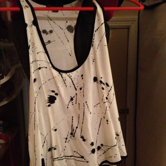 Black and white paint splattered tank - Picture 3 of 3