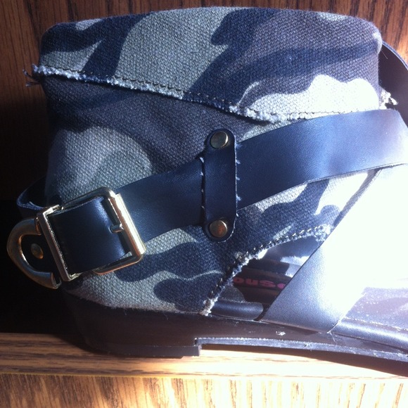 Camouflage Sandals - Picture 3 of 3