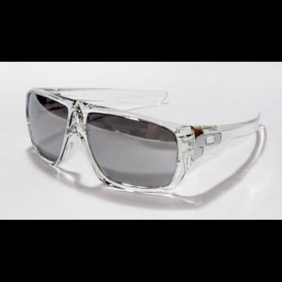 SOLD🚫🚫🚫🚫Clear Oakley Dispatch Sunglasses