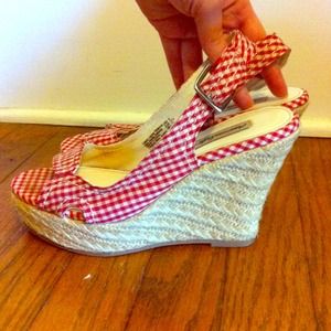 American Eagle Red & White Wedges