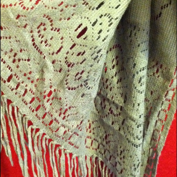 Gray patterned scarf - Picture 2 of 2