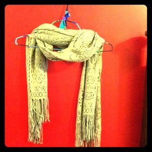 Gray patterned scarf