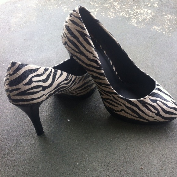 Heels - Picture 2 of 2