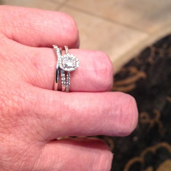 #Sold# WG Oval Diamond Halo Style Wedding Set - Picture 3 of 4