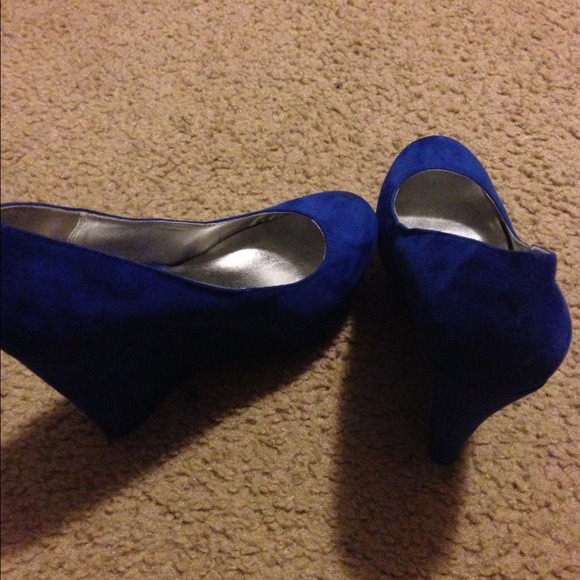 Heels - Picture 4 of 4