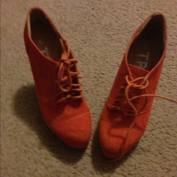 Shoes - Picture 2 of 2