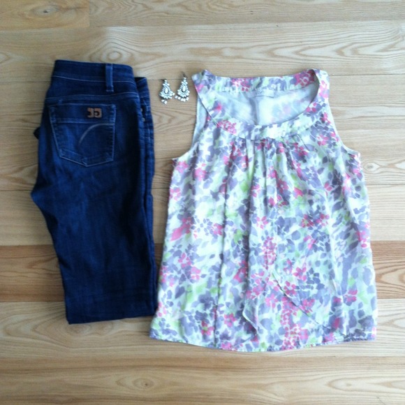 SOLD in bundle Loft floral summer top