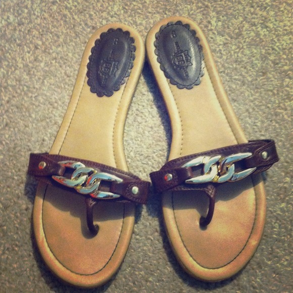 SOLD⚡Flash Sale⚡REDUCED Brown Sandals w/Gold Chain