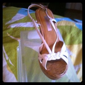 White summer shoe with cork heel