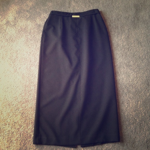 💼 Pencil Skirt