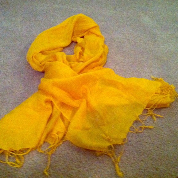 Lightweight golden scarf