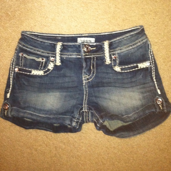 Day trip dark denim stretch shorts from Buckle