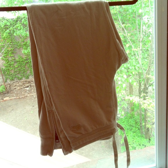 BURBERRY SWEAT CAPRIS WITH ZIPPERS - Picture 1 of 4