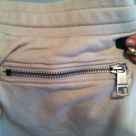 BURBERRY SWEAT CAPRIS WITH ZIPPERS - Picture 3 of 4