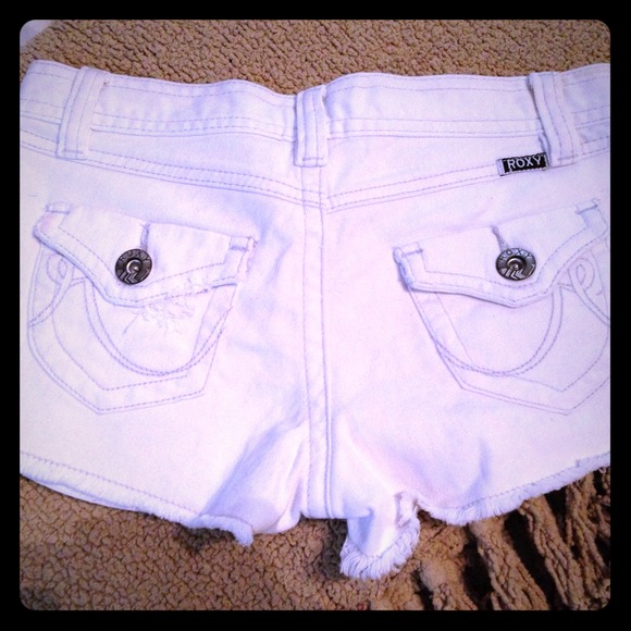Distressed white jean shorts - Picture 1 of 3