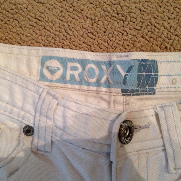 Distressed white jean shorts - Picture 3 of 3