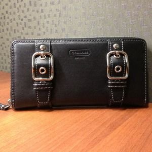 🌟REDUCED PRICE🌟Authentic Coach wallet