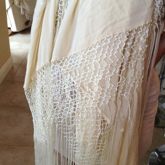 Manton de Manila Silk Shaw - Picture 2 of 2