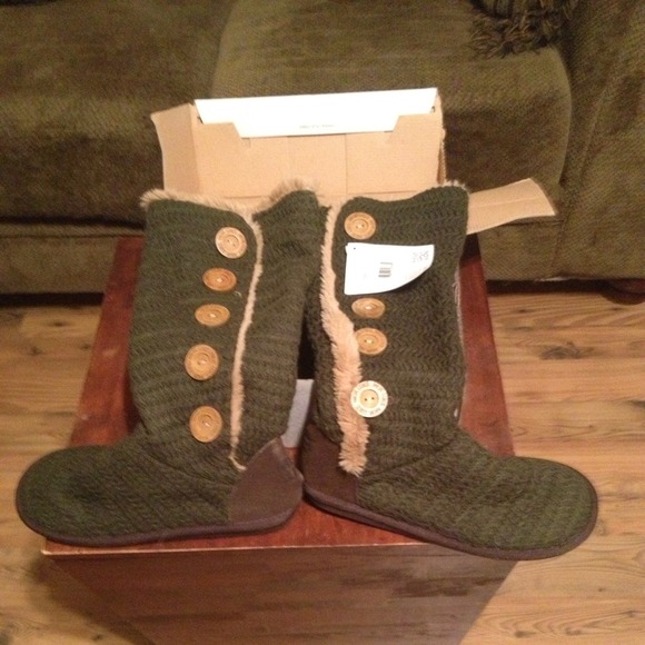 🚫SOLD🚫Muk luks size 9