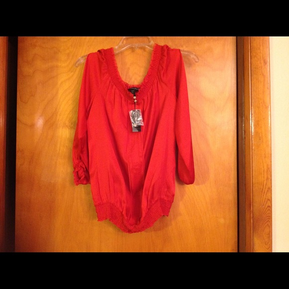 White House/Black Market Tops - White House/Black Market. Sz. L. NWT